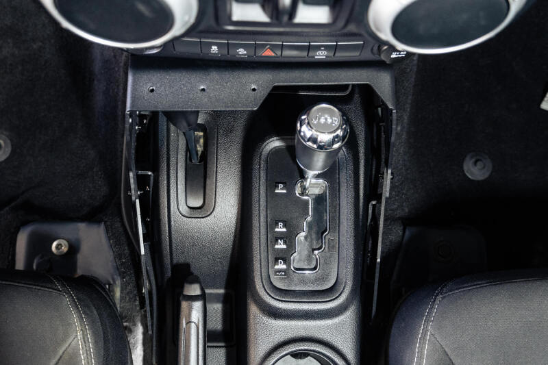 DV8 Offroad 07-18 Jeep Wrangler JK Center Console Molle Panels & Device Bridge