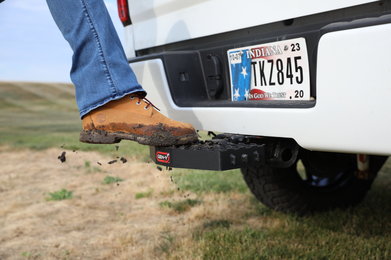 Gen-Y 2in Shank Heavy-Duty 500lb Capacity Serrated Hitch Step
