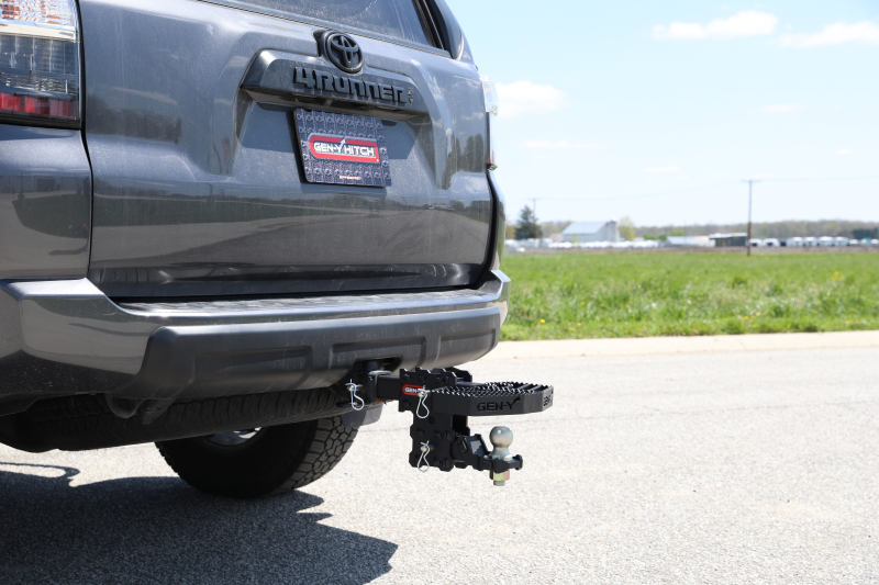 Gen-Y Phantom 2in Shank 400lb Capacity Serrated Hitch Step