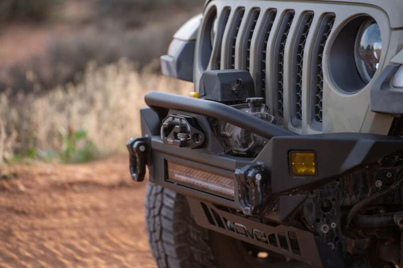 DV8 Offroad 18-23 Jeep Wrangler JL / 20-23 Jeep Gladiator JT FS-7 Mid-Width Winch Front Bumper